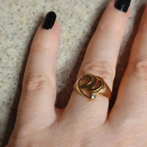 💙🌹Gold-plated letter "W" ring. yellow with faux diamond - Picture 9 of 11